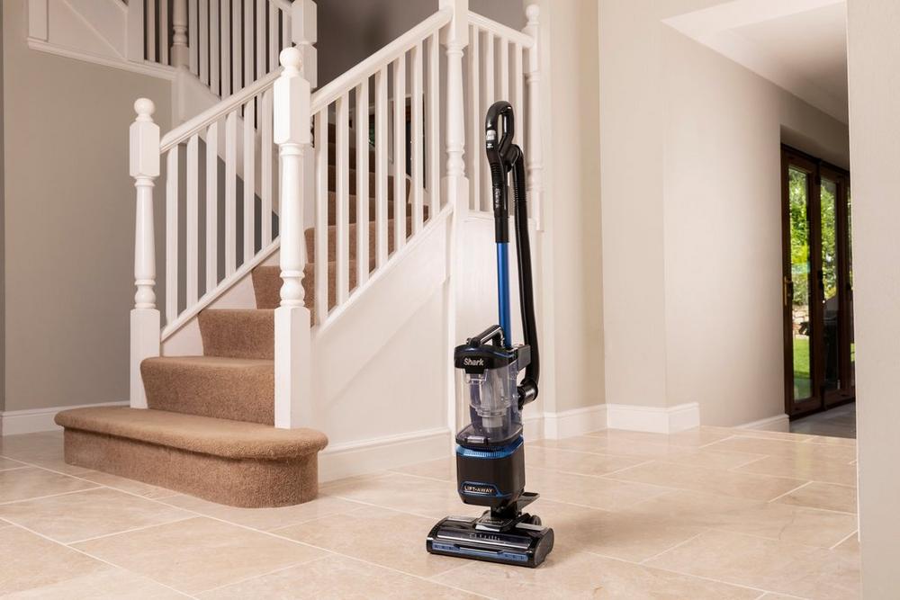 Shark NV602UK Lift-Away Upright Vacuum Cleaner - Blue